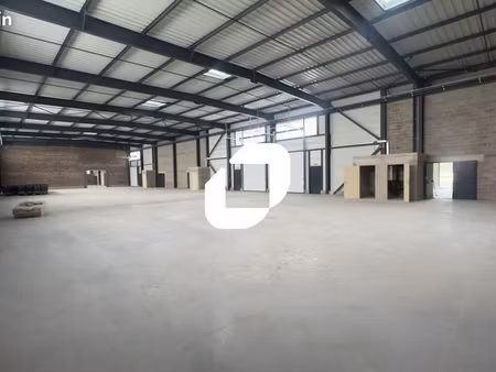 local d'activité 1 472 m²