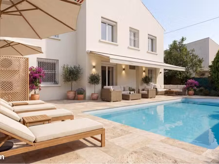 plain pied 111m2 séjour 70 m2 piscine 32m2