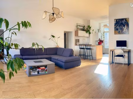 appartement t3 rénové au centre ville avec grande terrasse
