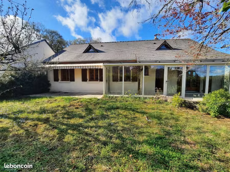 maison familiale 5 pièces de 113 m² avec sous-sol de 123 m²