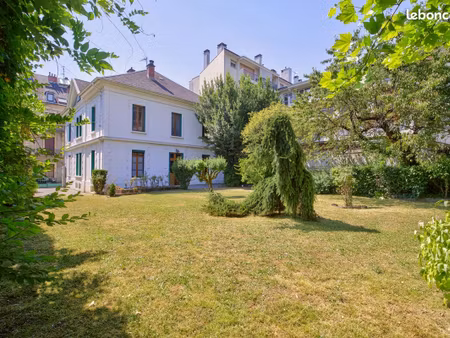 villa 9 pièces 341 m²