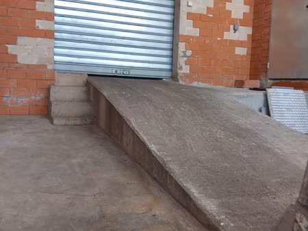 local d'activité ou stockage 200m2 à louer garosud 34070 loyer 1500e
