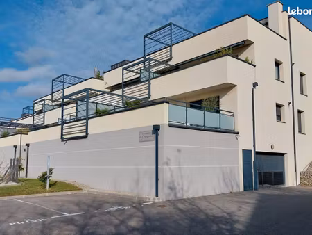 garage box fermé avec électricité individuelle