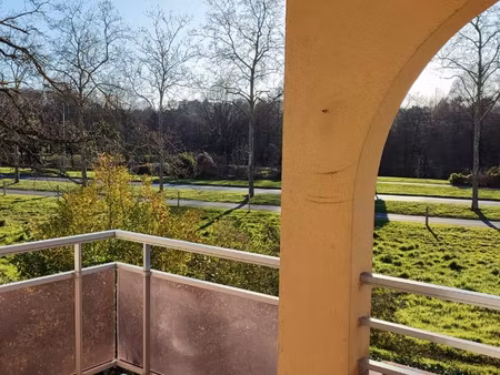t2 terrasse vue parc de moine