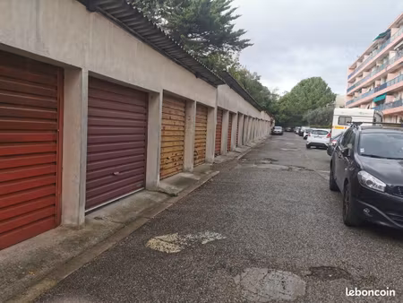 garage avec compteur électrique près gare