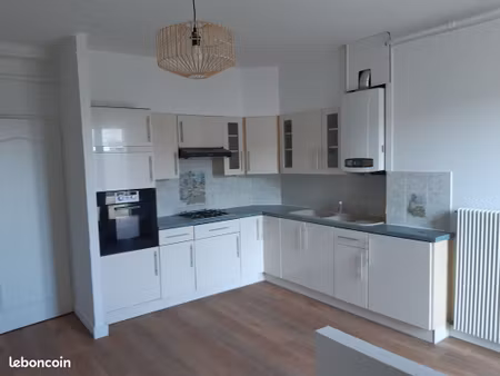 blois [proche commerces hôpital] – t2 60 m² rénové + place parking privé+ cave — 590 + 40 