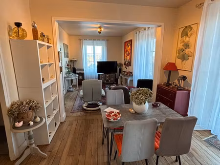appartement t3 de 70 m² – centre-ville d’égletons – parking – 520 cc