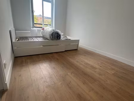 chambre meublée à louer  avec wc et douche. proximité métro et commerces
