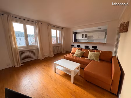 t3 meublé 66 m² avec parking et cave  dernier étage lumineux  vue dégagée sans vis-à-vis  