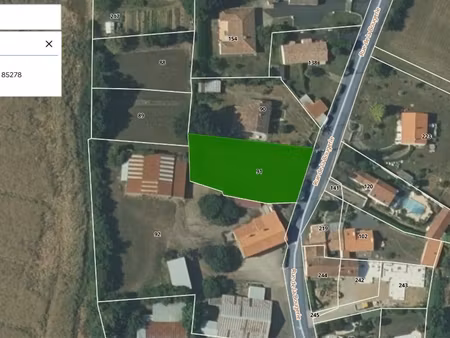 terrain constructible 897 m²
