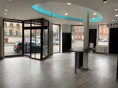 local commercial 100 m² et 70 m² de cave