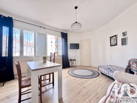 t2 meublé lumieux de 49 m² avec balcon – secteur gare / saint-assiscle