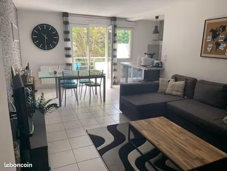 t2 meublé 50 m² avec balcon et parking – la riche