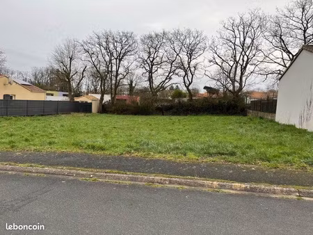 terrain 732 m² dompierre sur yon
