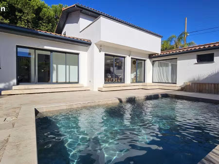 villa 5 pièces 140 m²