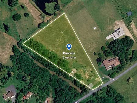 terrain constructible 8 000 m² viabilisé avec verger et forêt