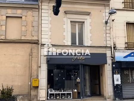 enghien rue principale  immeuble comprenant boutique occupée avec au dessus duplex offrant