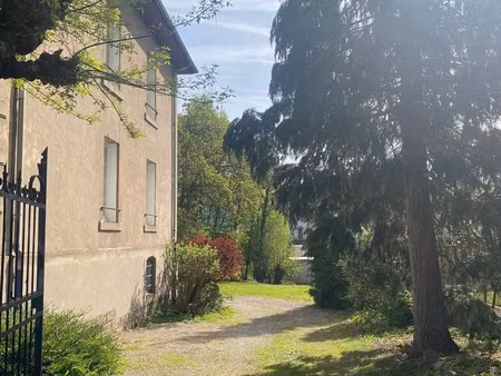 grand f3-f4 de 117m² dans maison bi-famille avenue de robache