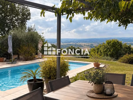maison de plain-pied avec piscine grand terrain vue dégagée 4 chambres