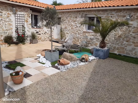 maison en pierre et son batiment lire annonce