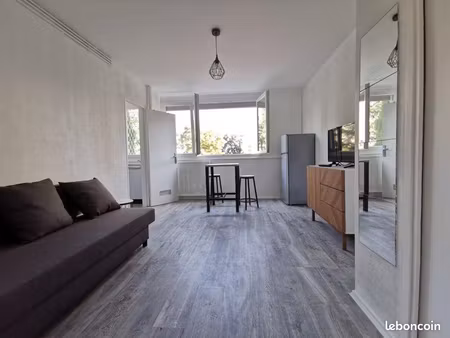 studio meublé en parfait état