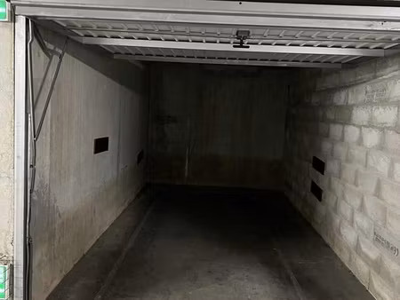 garage fermé à louer à lyon 9 quartier gare de vaise