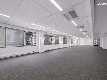 bureaux 682 m²