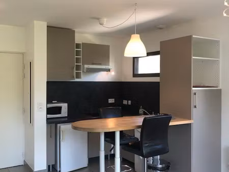 location studio meublé