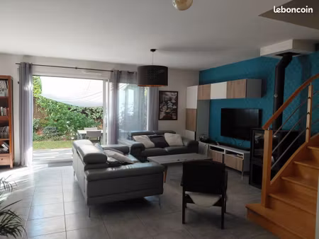 maison contemporaine idéalement située à saint-grégoire – quartier maison blanche