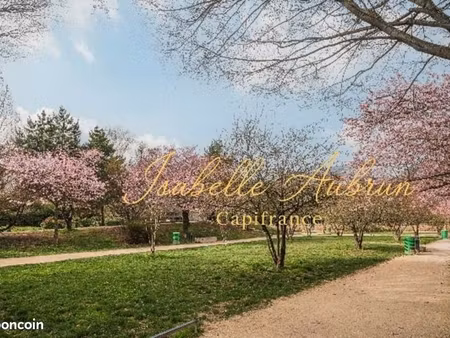 local d'activité 930 m²