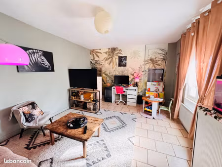 ensemble immobilier de 2 maisons et 3 appartements