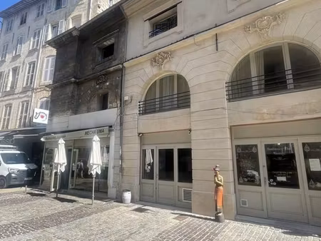 boutique 41 m² avignon