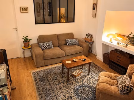 t2 rénové de 35 m² avec cour privative de 16 m²