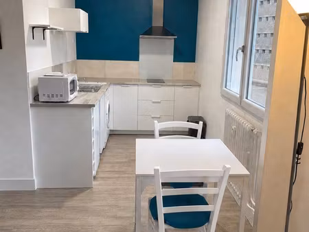 t1 bis meublé 27 m² – centre-ville d’aurillac – parking sécurisé