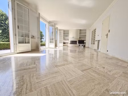 maison rénovée de 185m2 sur terrain arboré