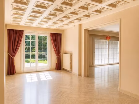 exclusivité - grande propriété familiale avec piscine et tennis. fort potentiel de rénovat