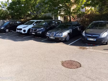 lot 6 places parking blagnac proche aéroport (possibilité déloter)