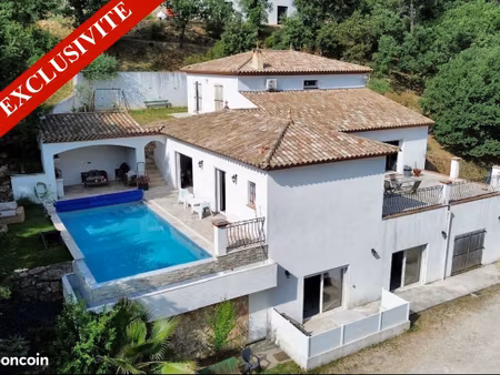 superbe villa 5 chambres sur 1940 m² terrain avec piscine