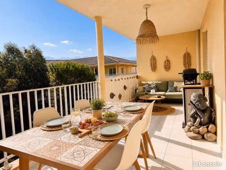 calvi – t3 lumineux avec terrasse  plage à pied et vue citadelle