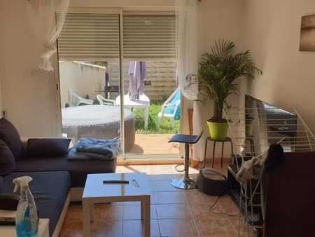 t2 en rdc jardinet et 2 parkings privés