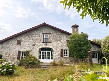 maison 6 pièces 195 m²