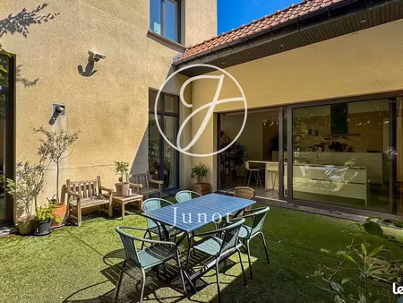 maison 12 pièces 253 m²