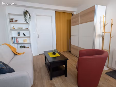 studio meublé et equipé - fibre incluse – hyper centre orléans – calme sur cour
