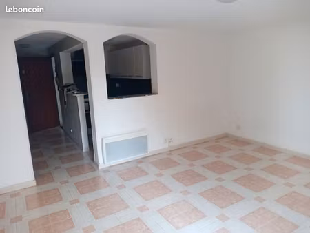 f2 en rez-de-jardin 50m2 parking perpignan sud