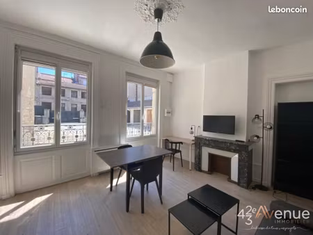 studio 1 pièce 27 m²