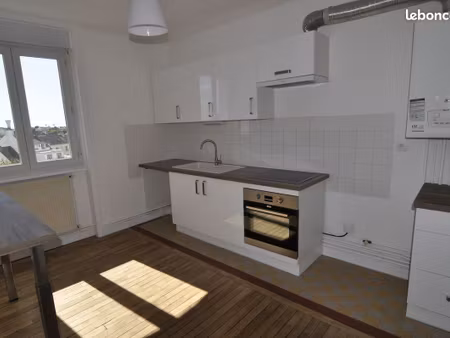 adorable t3 dernier étage de 70 m2 rue de belgique