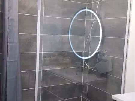 duplex meublé 90 m2 avec 3 chambres et balcon en état neuf île saint laurent