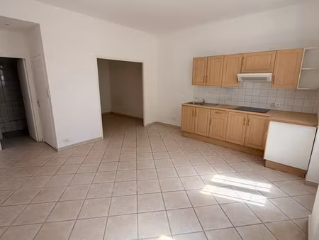 à vendre – t2 de 35 m² avec fort potentiel – marseille 7e