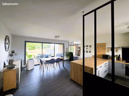villa 5 pièces 120 m²