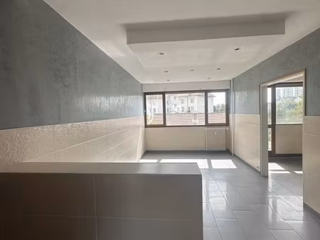 appartement t4 avec place de parking